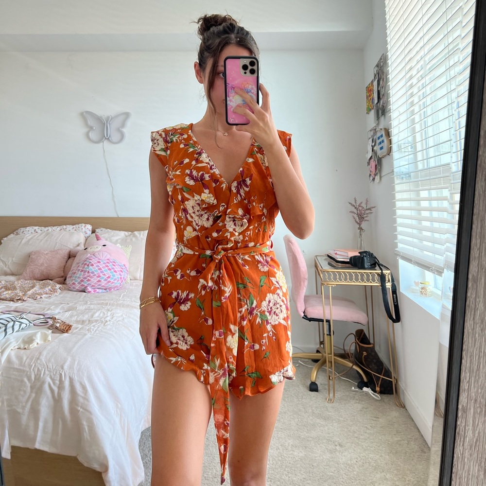 orange floral day time romper 🧡 cute belted spring summer outfit